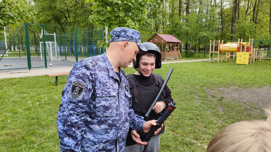 АКЦИЮ "КАНИКУЛЫ С РОСГВАРДИЕЙ" ПРОВЕЛИ ДЛЯ ДЕТЕЙ в ПЕЧОРАХ