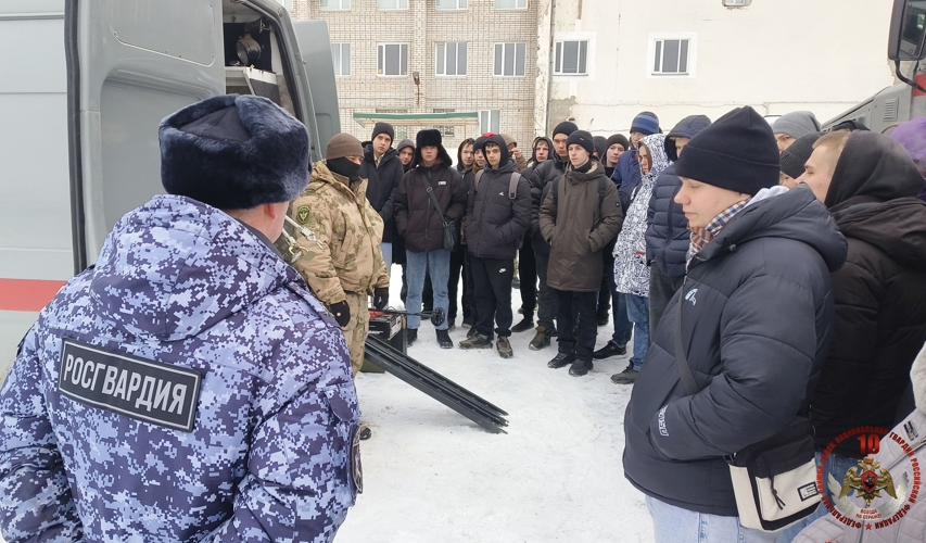 День открытых дверей в управлении Росгвардии по Псковской области: студенты познакомились с работой подразделений