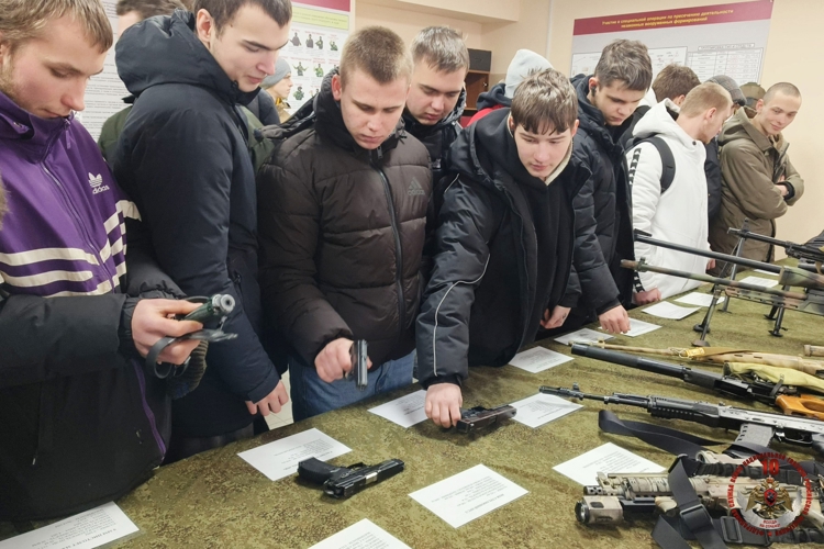 День открытых дверей в управлении Росгвардии по Псковской области: студенты познакомились с работой подразделений