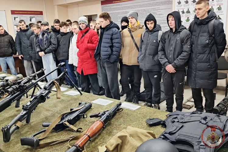 День открытых дверей в управлении Росгвардии по Псковской области: студенты познакомились с работой подразделений