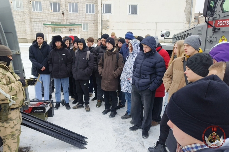 День открытых дверей в управлении Росгвардии по Псковской области: студенты познакомились с работой подразделений