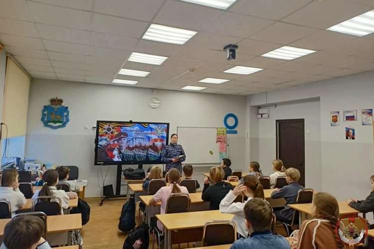 В Псковской области проходит «Неделя мужества»: росгвардейцы встречаются со школьниками