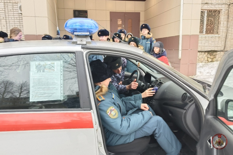 Псковские школьники посетили региональное управление Росгвардии