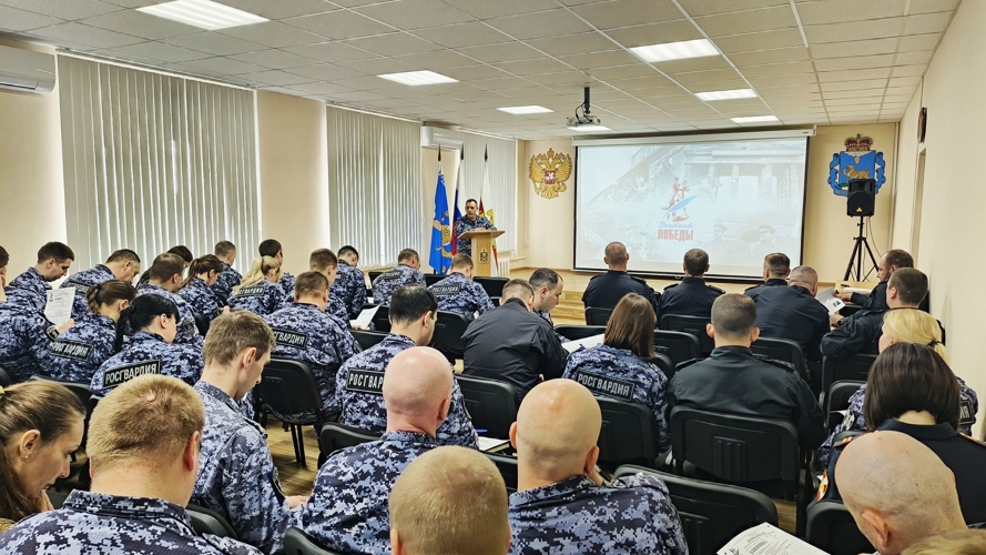 В Пскове росгвардейцы приняли участие в «Диктанте Победы»