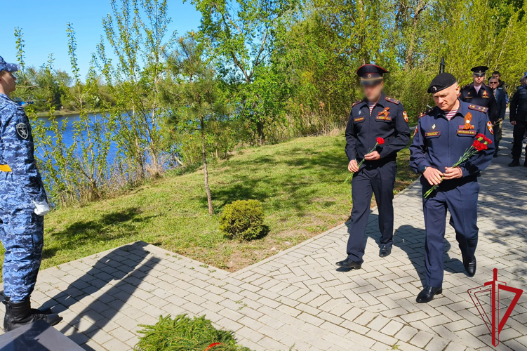 Росгвардейцы почтили память защитников Пскова