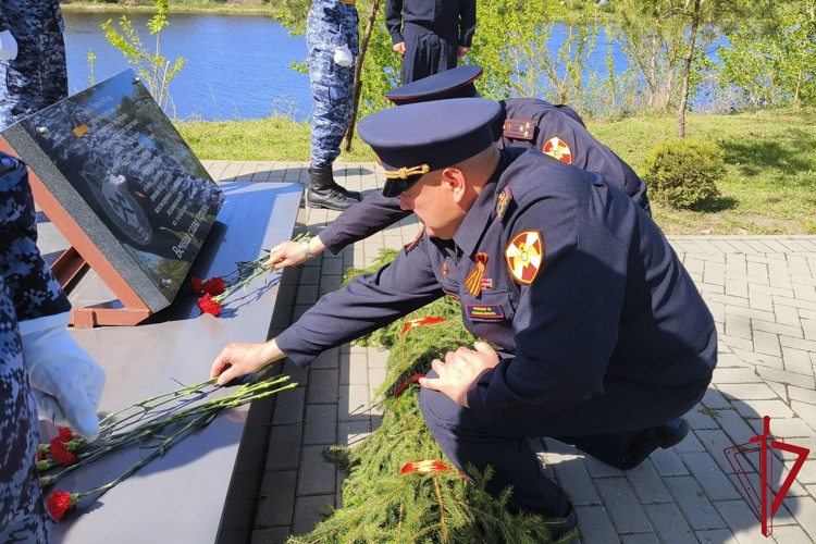 Росгвардейцы почтили память защитников Пскова