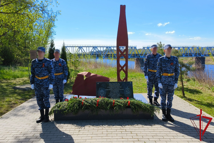 Росгвардейцы почтили память защитников Пскова