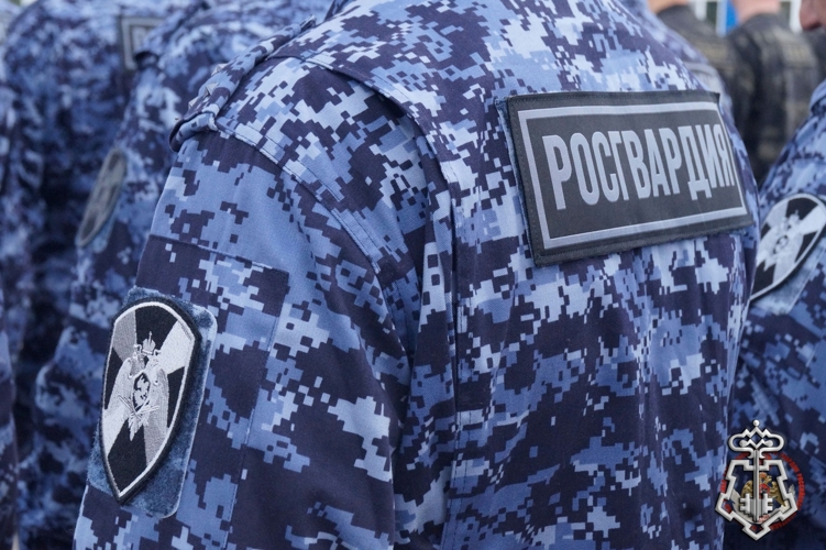 Росгвардейцы принимают участие в обеспечении общественной безопасности во время празднования дня ВДВ