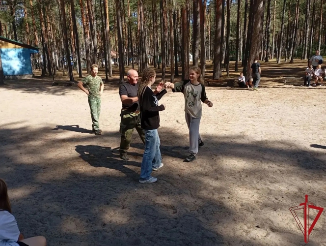 Псковские Росгвардейцы организовали прздник ко дню физкультурника для детей из лагеря "Зеркальный"