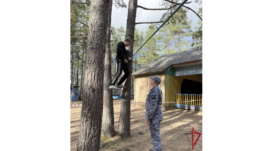Сотрудники вневедомственной охраны из Великих Лук сопровождали команду Гвардейской смены на туристическом слете
