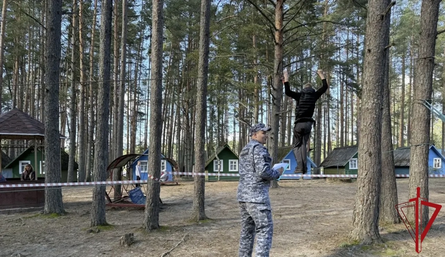 Сотрудники вневедомственной охраны из Великих Лук сопровождали команду Гвардейской смены на туристическом слете