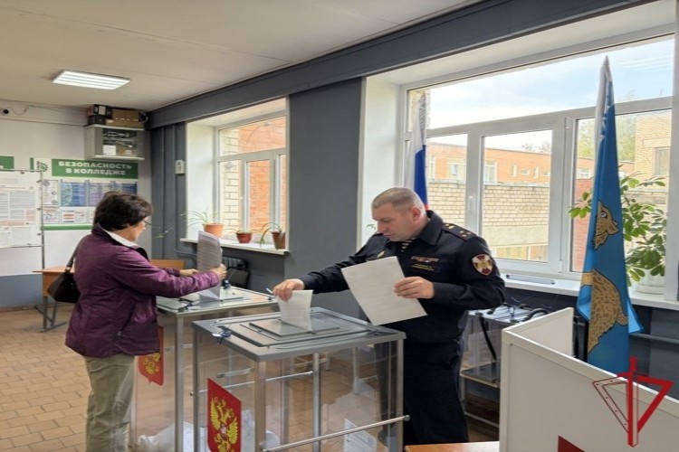  Псковские Росгвардейцы приняли участие в голосовании