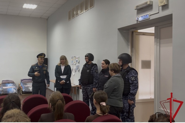 Сотрудники и военнослужащие Управления Росгвардии по Псковской области приняли участие в штабной тренировке по гражданской обороне